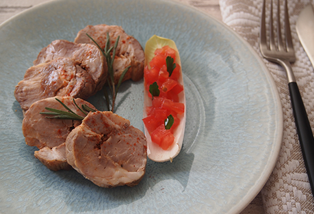 豚肉レシピ「観音池ポークの南フランス風焼豚ロール、パプリカ風味」